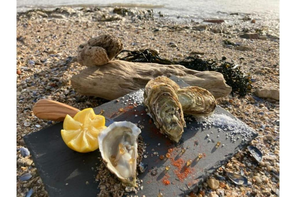 Les Pieds Dans L'Eau Acces Direct A La Plage Ла-Котиньер Экстерьер фото
